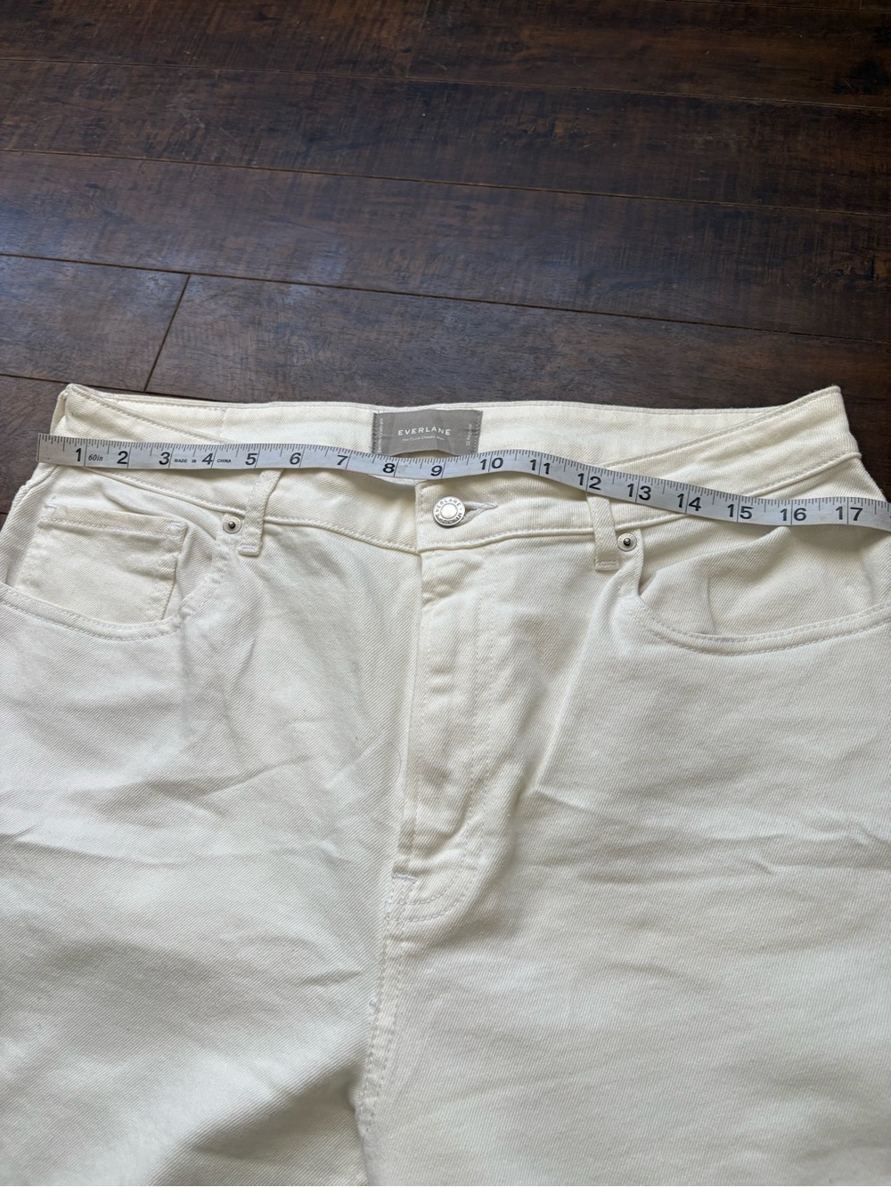 Everlane The Curvy Cheeky Jean in white - Picture 8 of 12